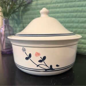 Pfaltzgraff covered casserole dish